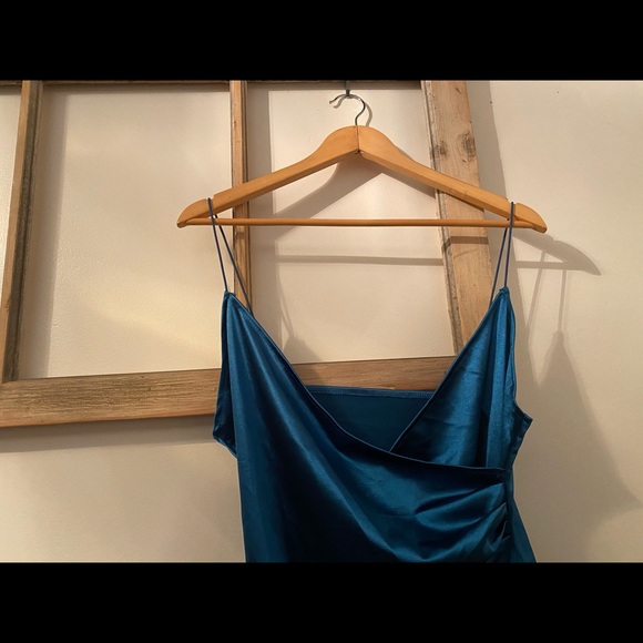 Blue satin dress - Picture 3 of 4